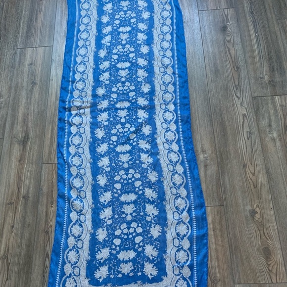 Blue and White Floral scarf - Picture 3 of 5